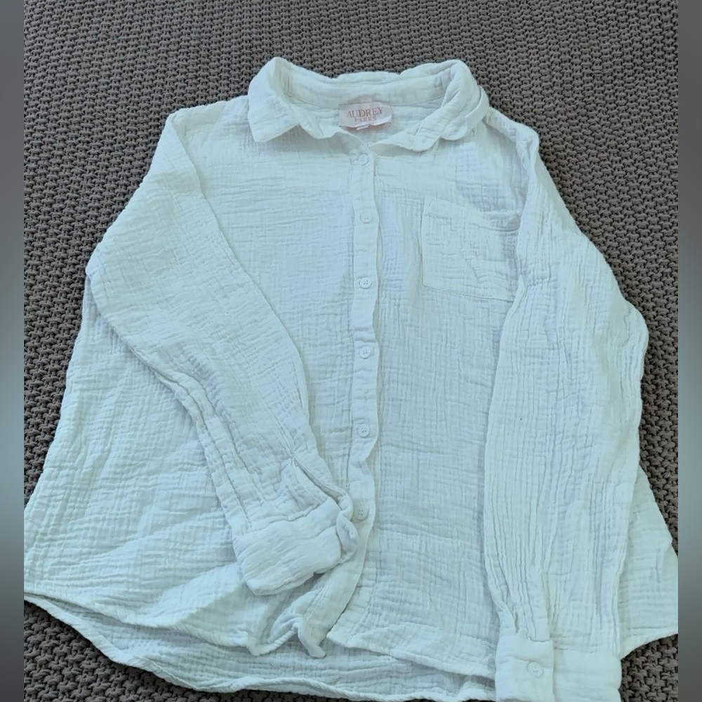 White button up cloth shirt from Francesca‘s